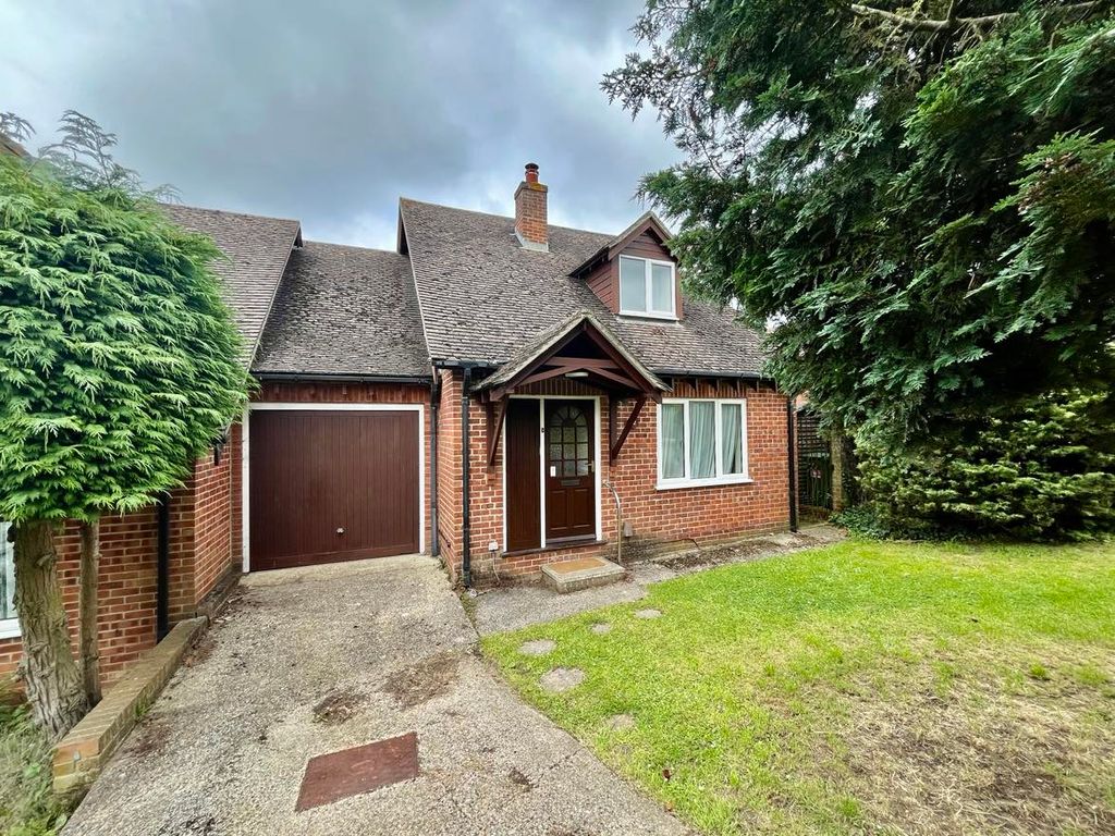 3 bed link detached house for sale in Conway Drive, Thatcham RG18, £