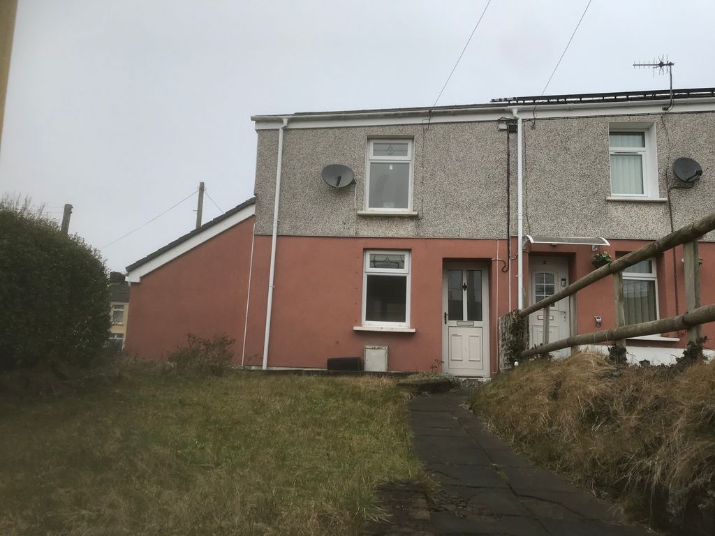 2 bed end terrace house to rent in High Street, Merthyr Tydfil CF48, £