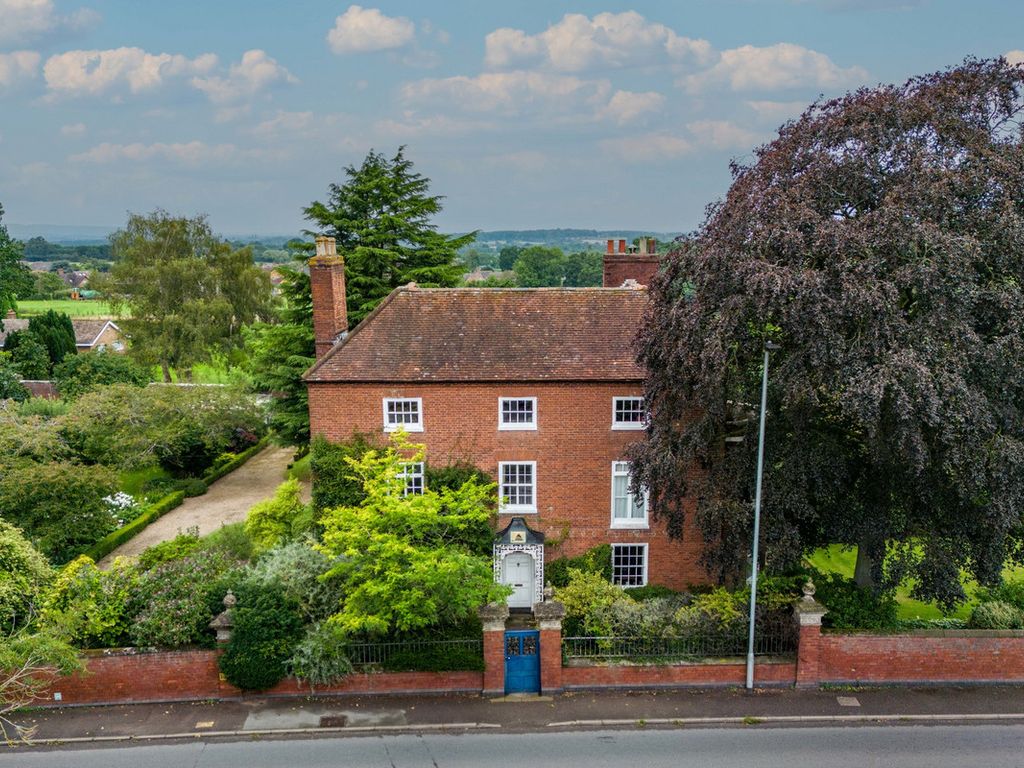 8 bed detached house for sale in Droitwich Road, Fernhill Heath