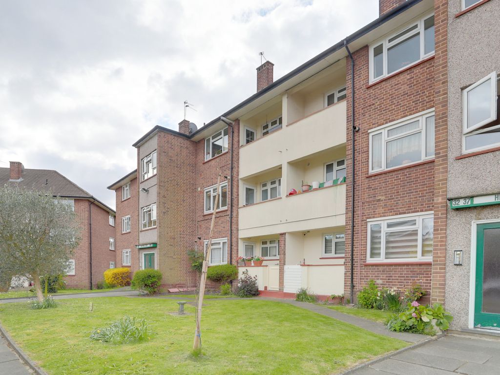 3 bed flat to rent in Hertford Court, Green Lanes N13 Zoopla