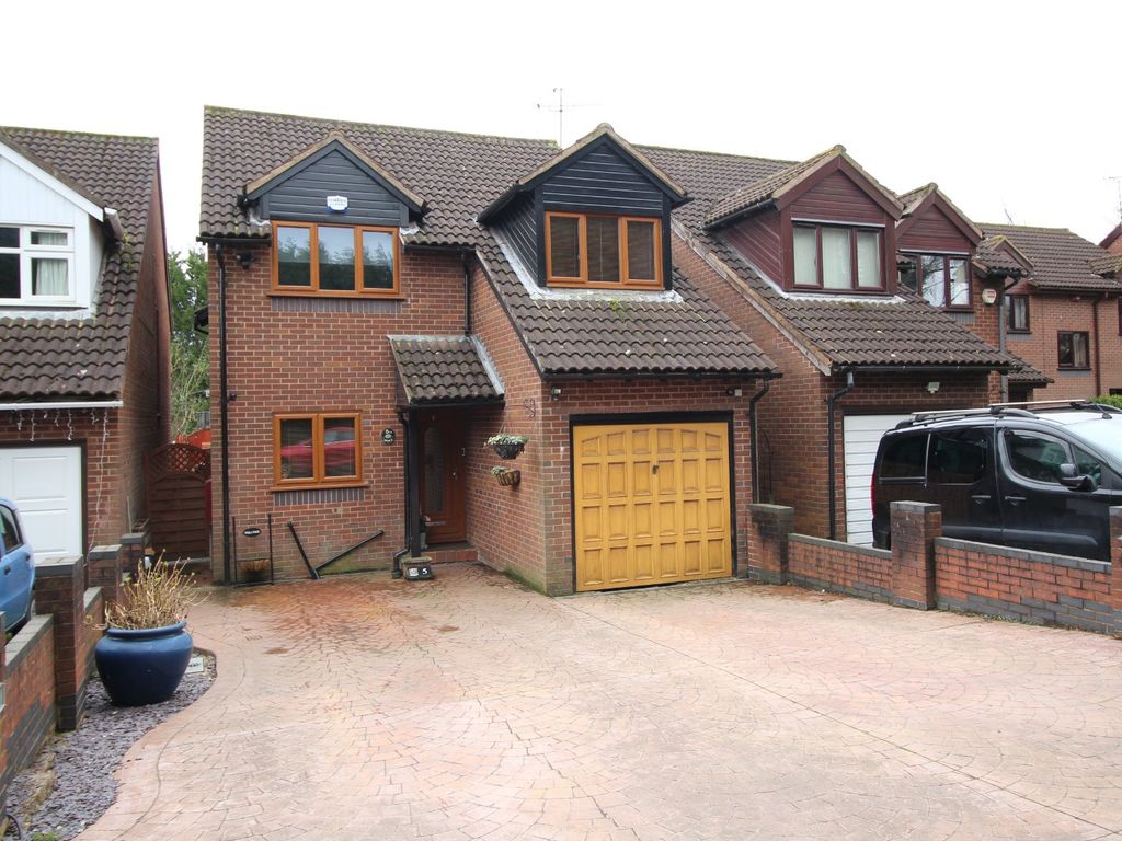 4 bed detached house for sale in Brooklea, Bedworth, Warwickshire CV12 Zoopla