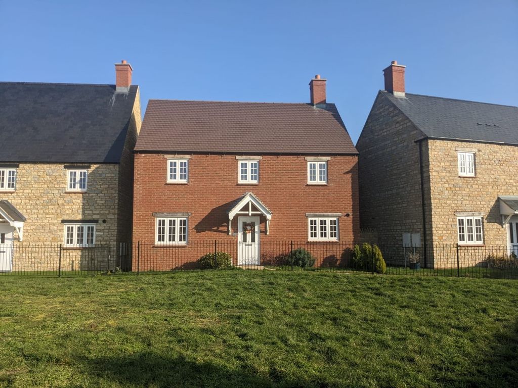 4 bed detached house for sale in Pianoforte Road, Roade, Northampton