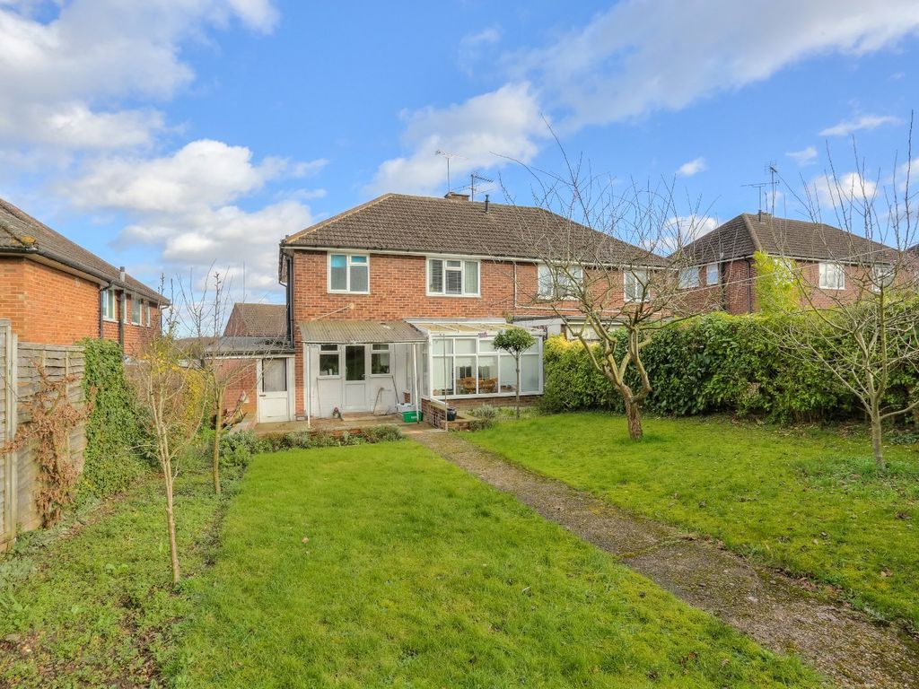 3 bed semidetached house for sale in Springfield Crescent, Harpenden