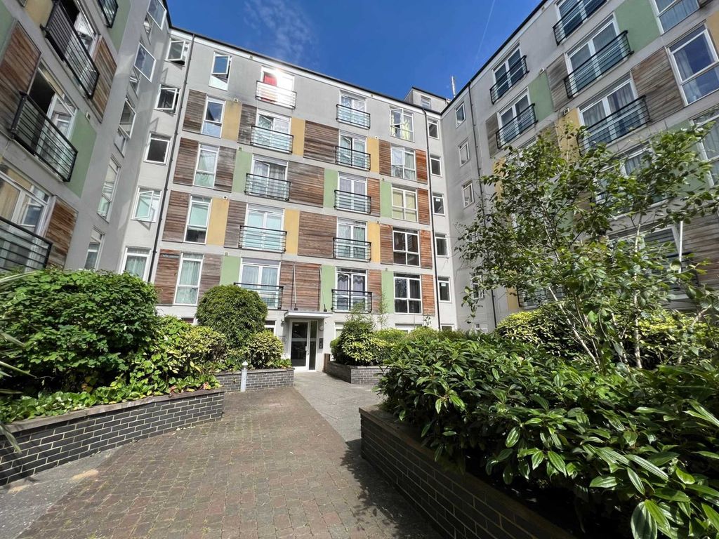 2 bed flat for sale in Maxwell Road, Borehamwood WD6 Zoopla
