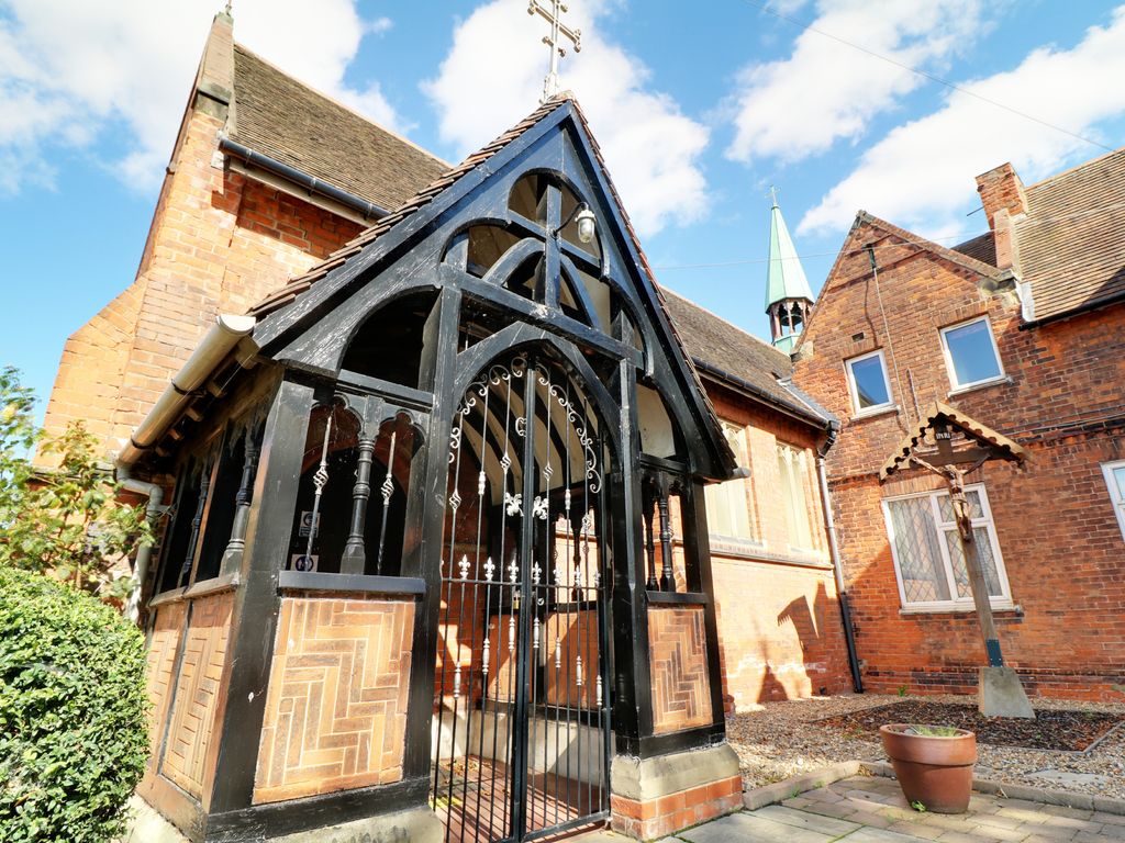 2 bed flat to rent in Fieldside, Crowle, North Lincolnshire DN17, £600