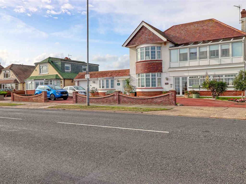 5 bed detached house for sale in Marine Parade East, ClactonOnSea