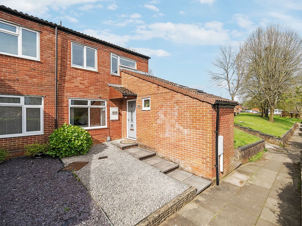 3 bed end terrace house for sale in Constable Court, Andover SP10, £