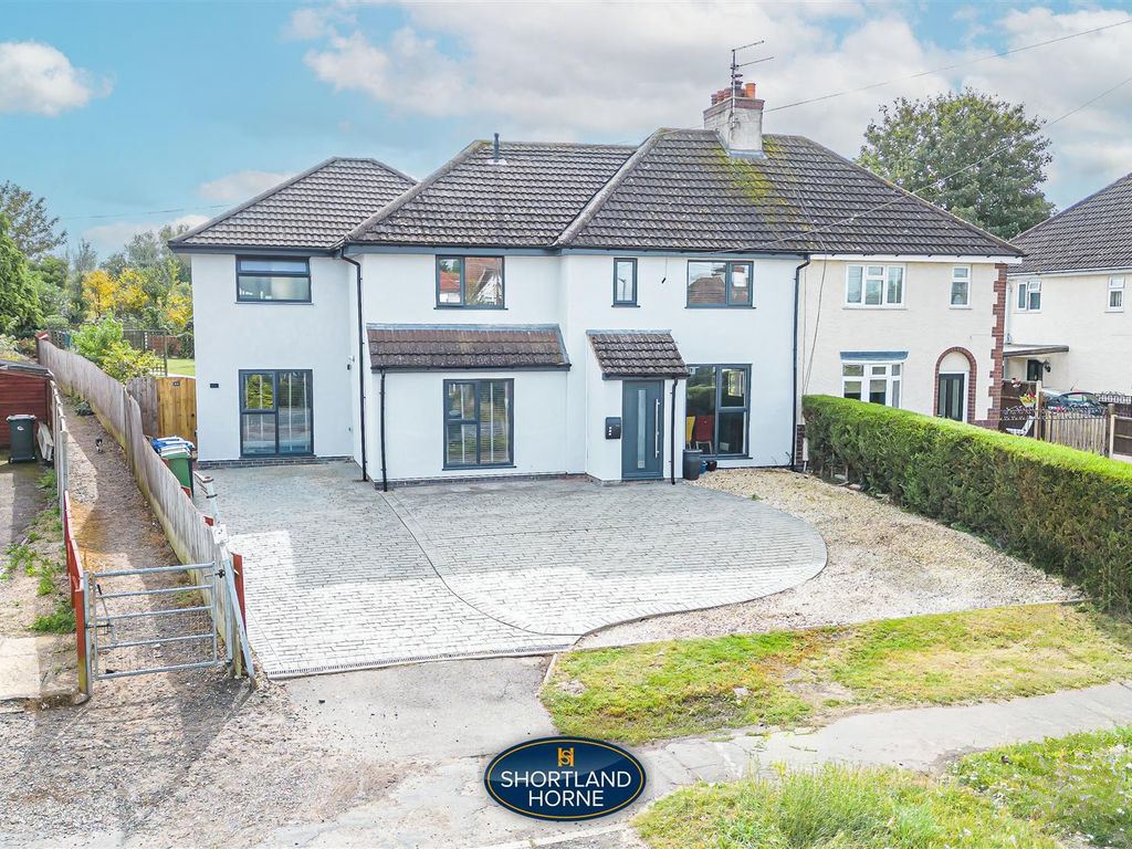 4 bed semidetached house for sale in Leamington Road, Ryton On