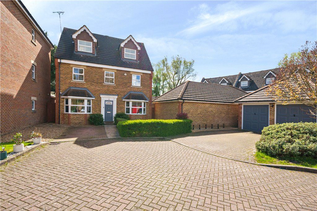 5 bed detached house for sale in Pembroke Avenue, Pinner, Middlesex HA5