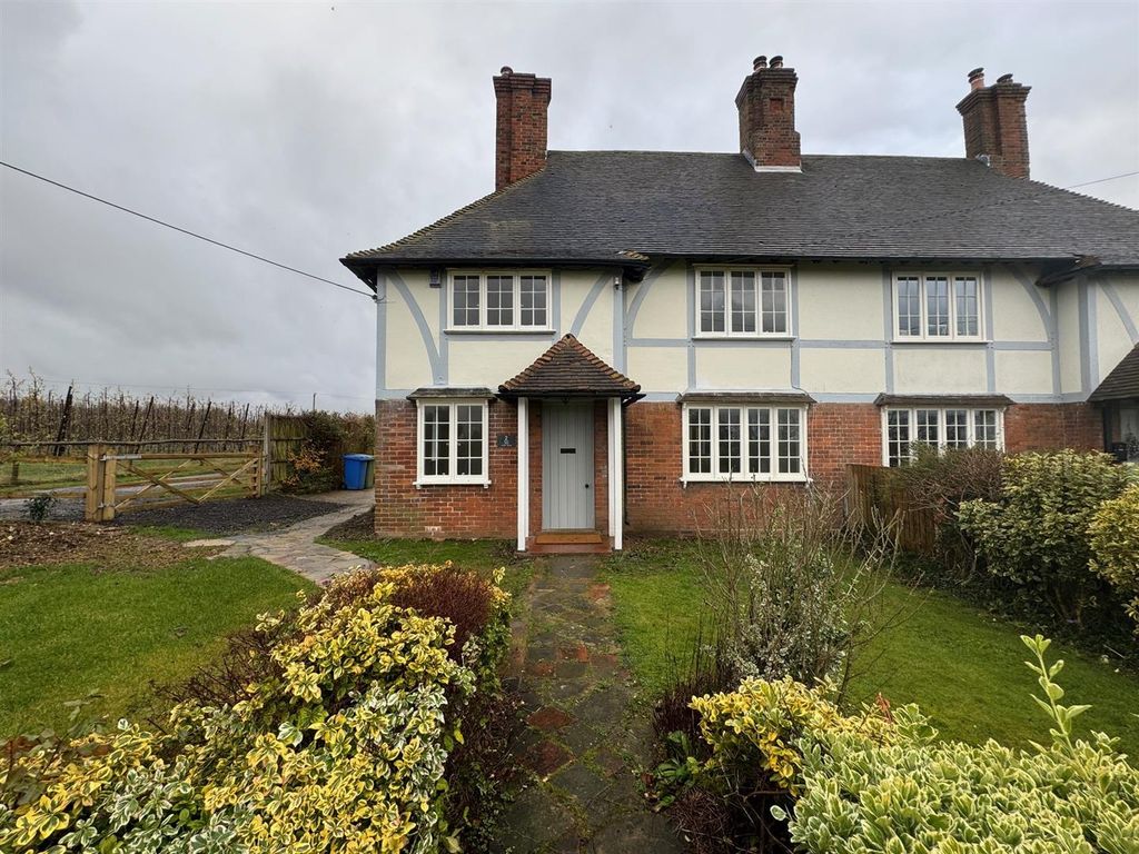 3 bed semidetached house to rent in Frinsted Road, Milstead
