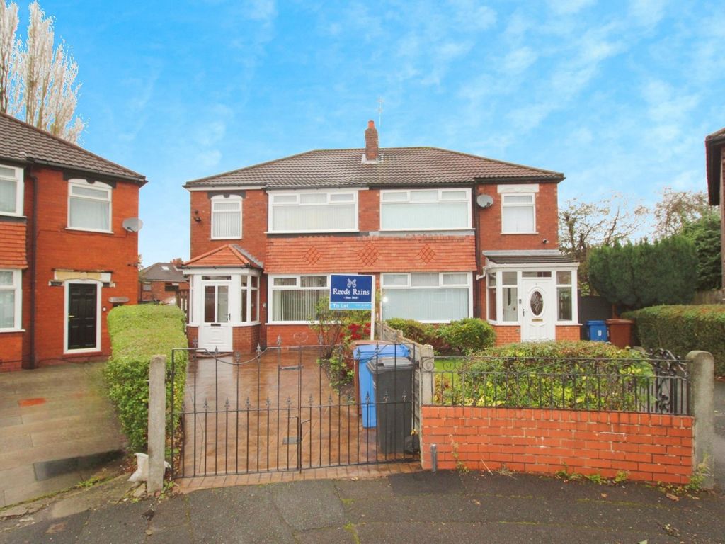 3 bed semidetached house to rent in Harewood Grove, Stockport, Greater