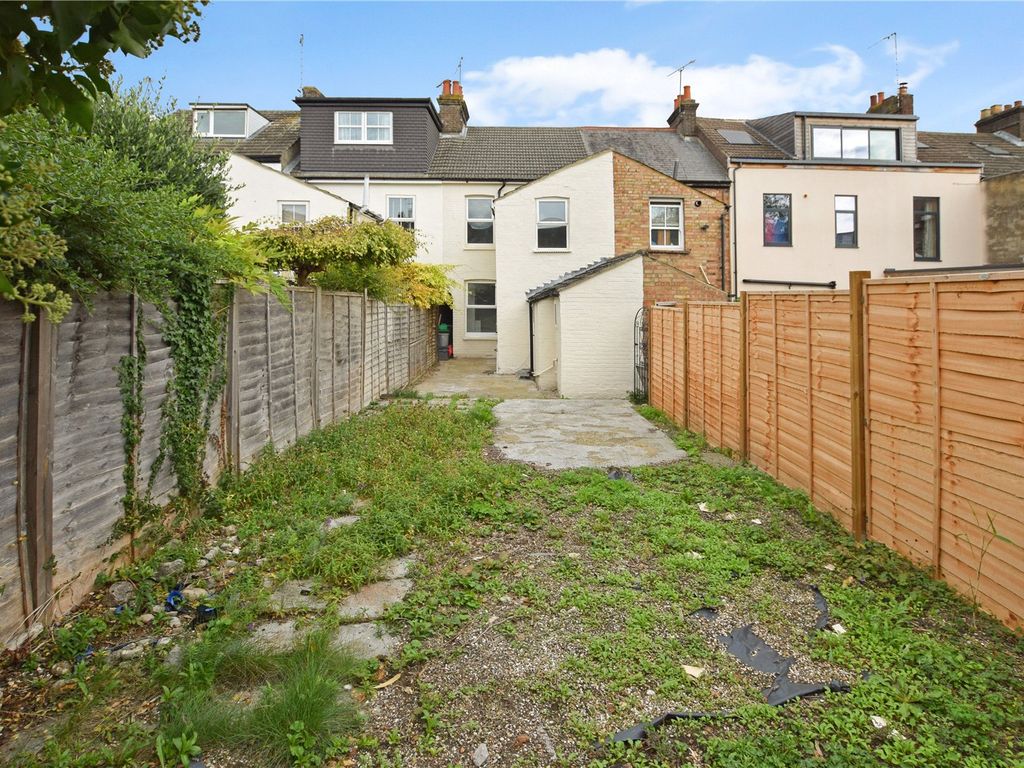 3 bed terraced house for sale in Matthew Street, Dunstable