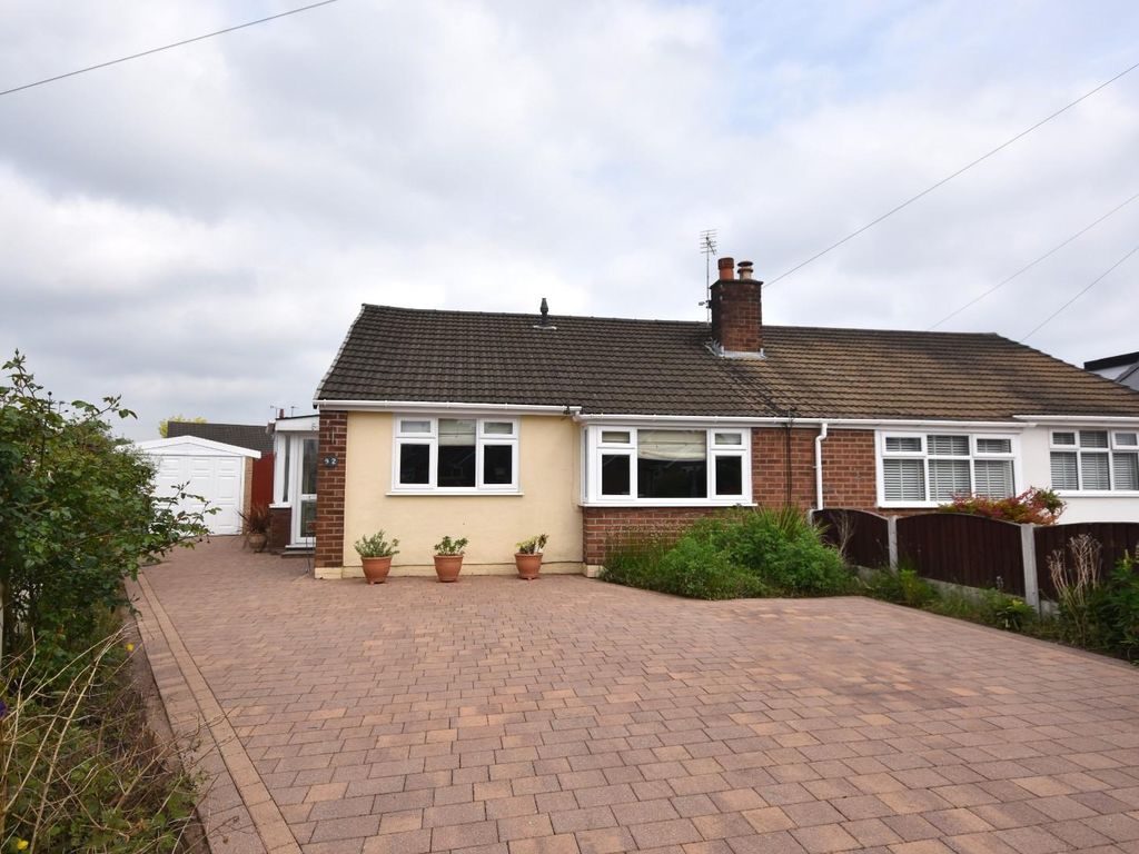 3 bed semidetached bungalow for sale in Wilmslow Crescent, Thelwall