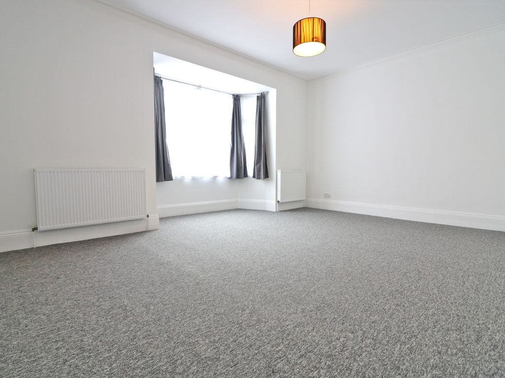 1 bed flat to rent in Madeley Road, Ealing W5, £1,750 pcm Zoopla