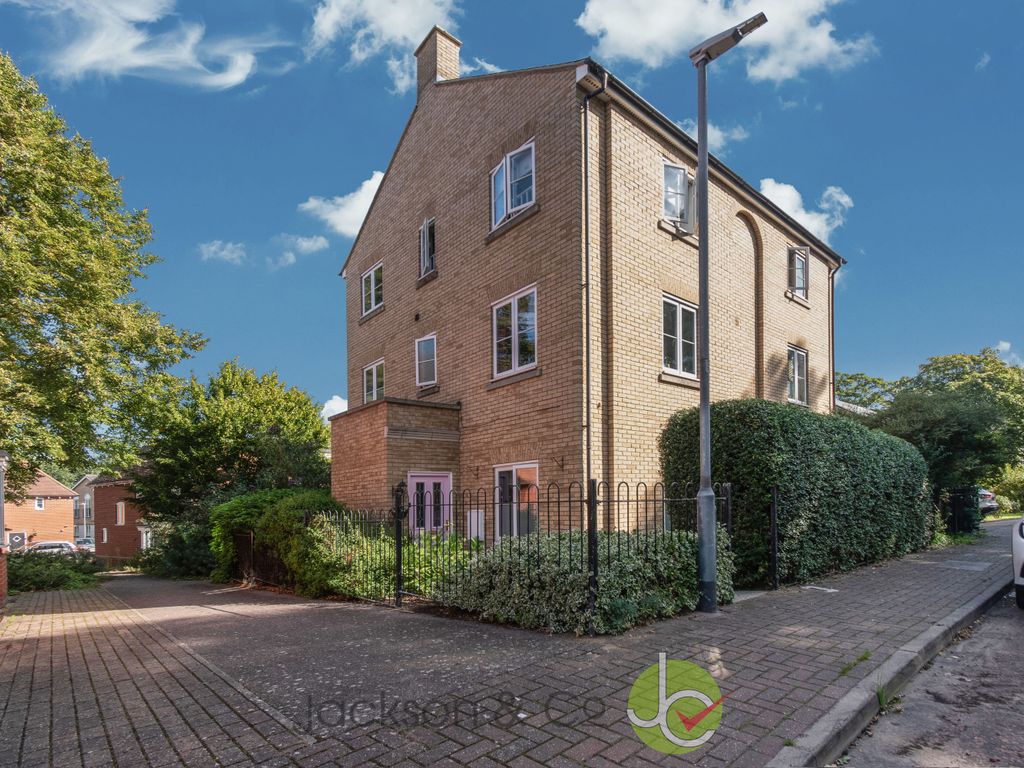 4 bed semidetached house to rent in Abbey Field View, Colchester CO2