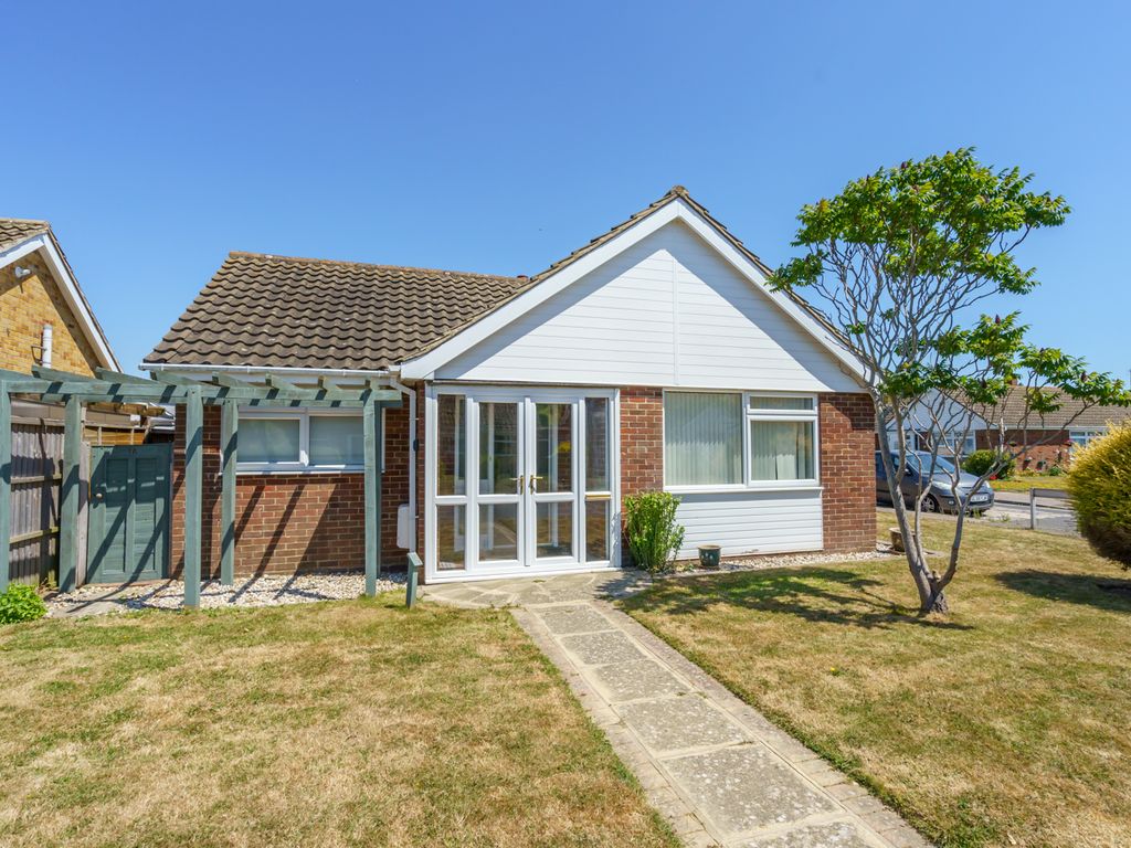 2 bed detached bungalow for sale in Abbottsbury, Pagham, Bognor Regis