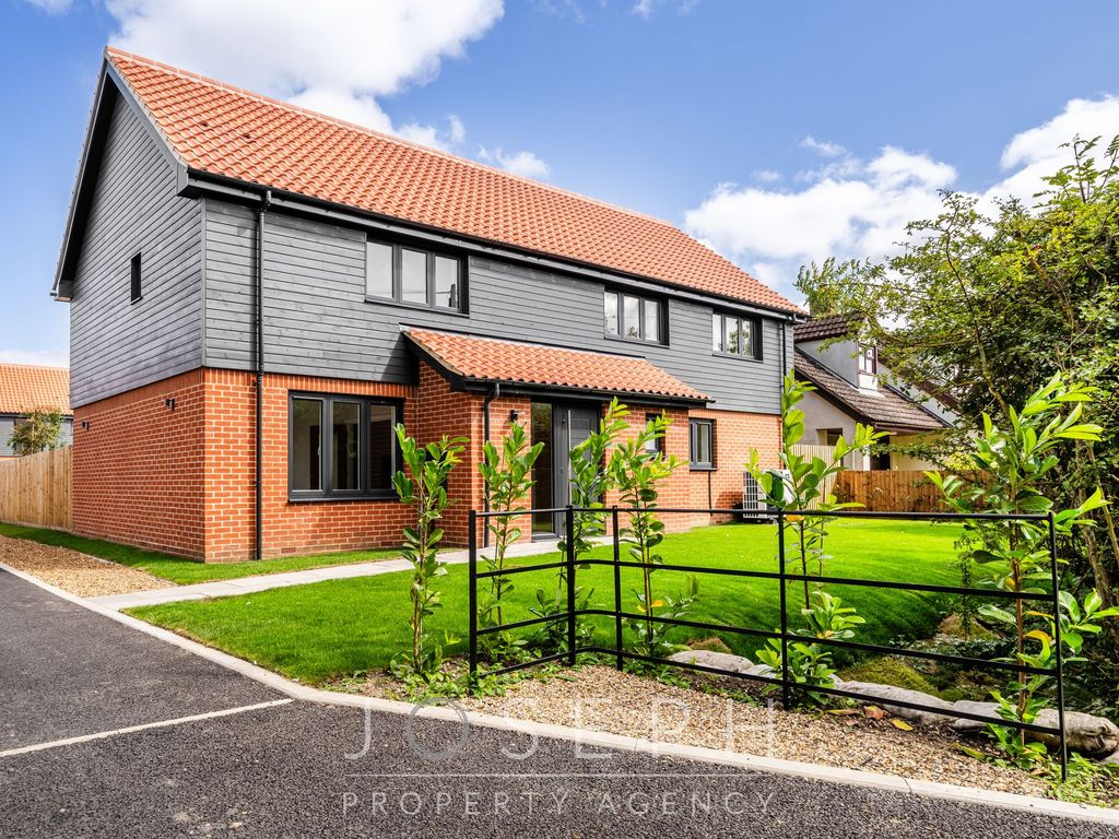 New home, 4 bed detached house for sale in Oakbury, Stonham Aspal IP14