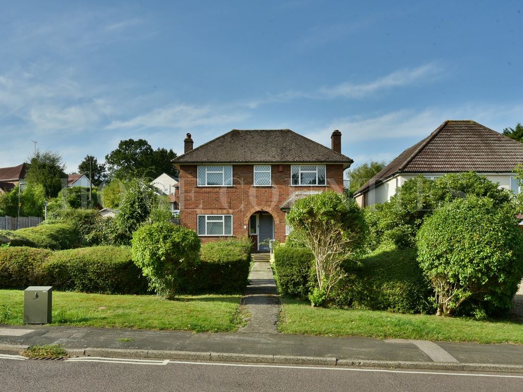 4 bed detached house for sale in Tolmers Avenue, Cuffley, Potters Bar