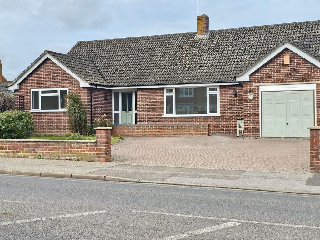 4 bed bungalow for sale in Enborne Road, Newbury RG14, £585,000 Zoopla
