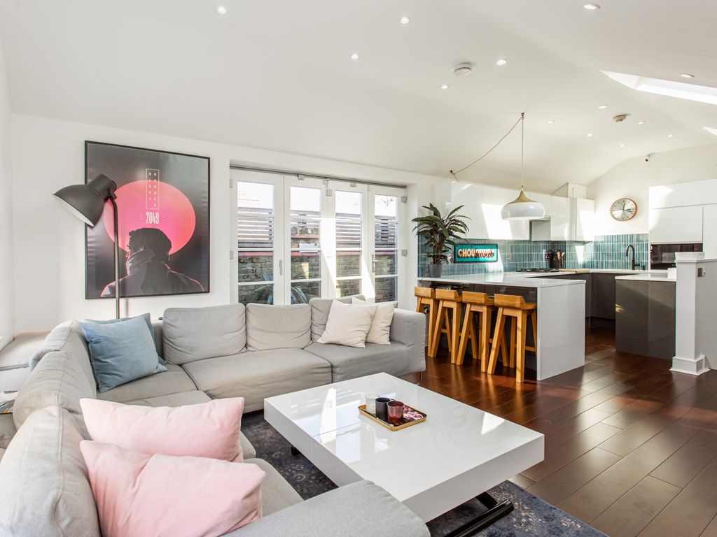 2 bed detached house for sale in Montague Mews, London E3 Zoopla