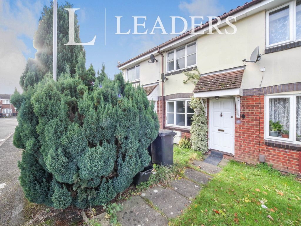 2 bed terraced house to rent in Hawkfields, Luton LU2, £1,300 pcm Zoopla