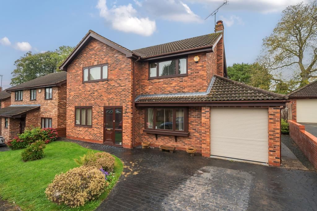 4 bed detached house for sale in Leominster, Herefordshire HR6, £