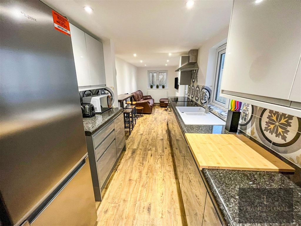 6 bed property to rent in South Lawn Terrace, Heavitree, Exeter EX1