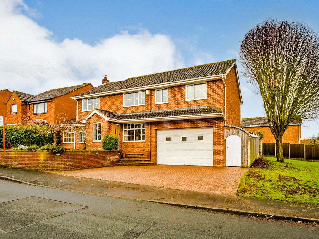 5 bed detached house for sale in Heron Drive, Wakefield, West Yorkshire