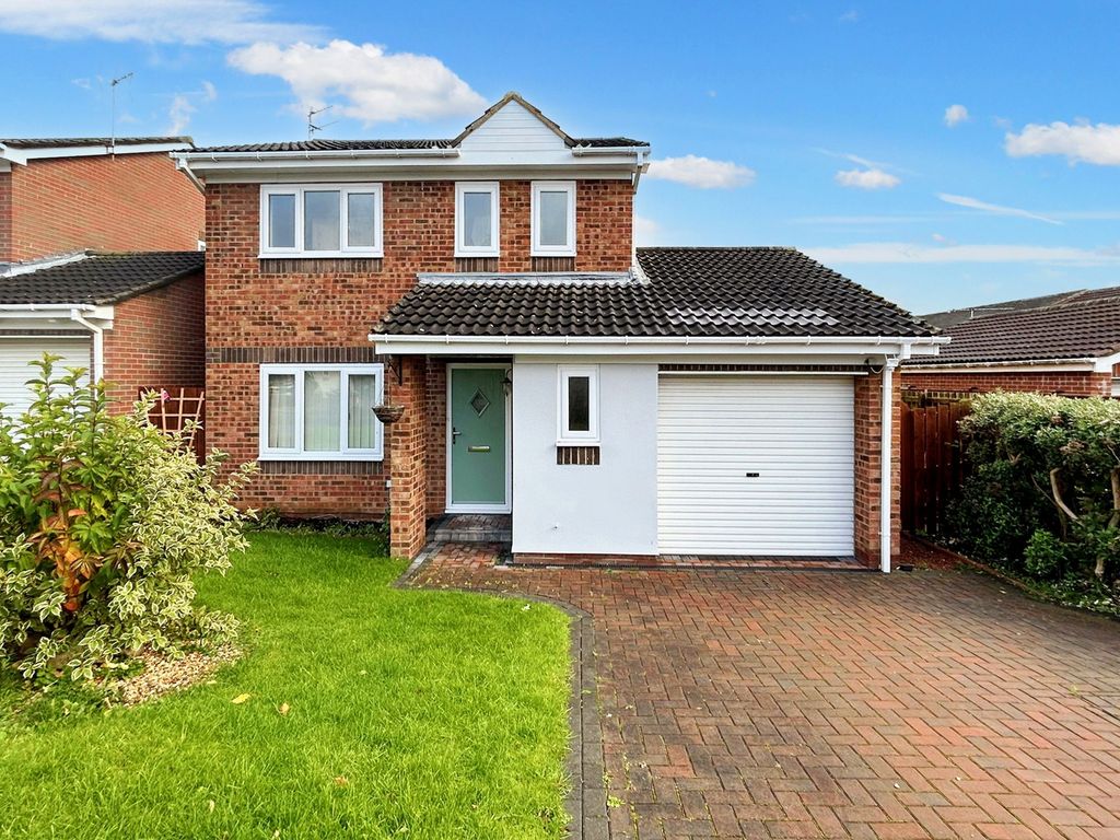 3 bed detached house for sale in Axbridge Close, Stakeford, Choppington