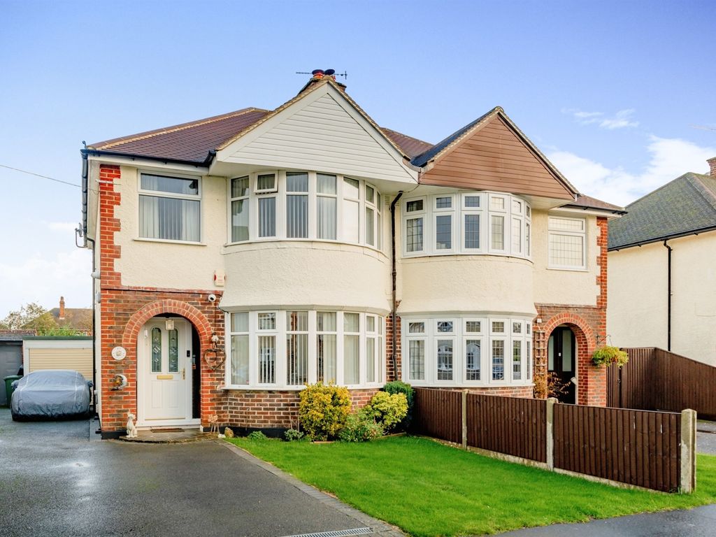3 bed semidetached house for sale in Hevers Avenue, Horley RH6 Zoopla