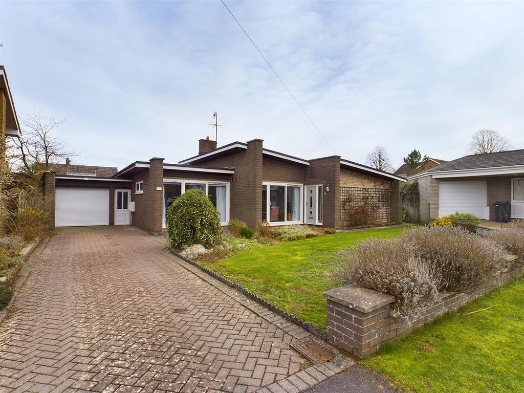 3 bed detached bungalow for sale in Avon Close, Malvern WR14 Zoopla
