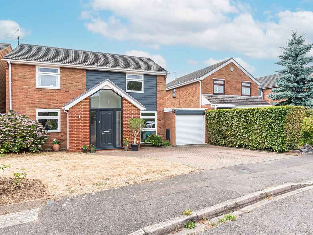 4 bed detached house to rent in Kingfisher Court, Twyford RG10 Zoopla