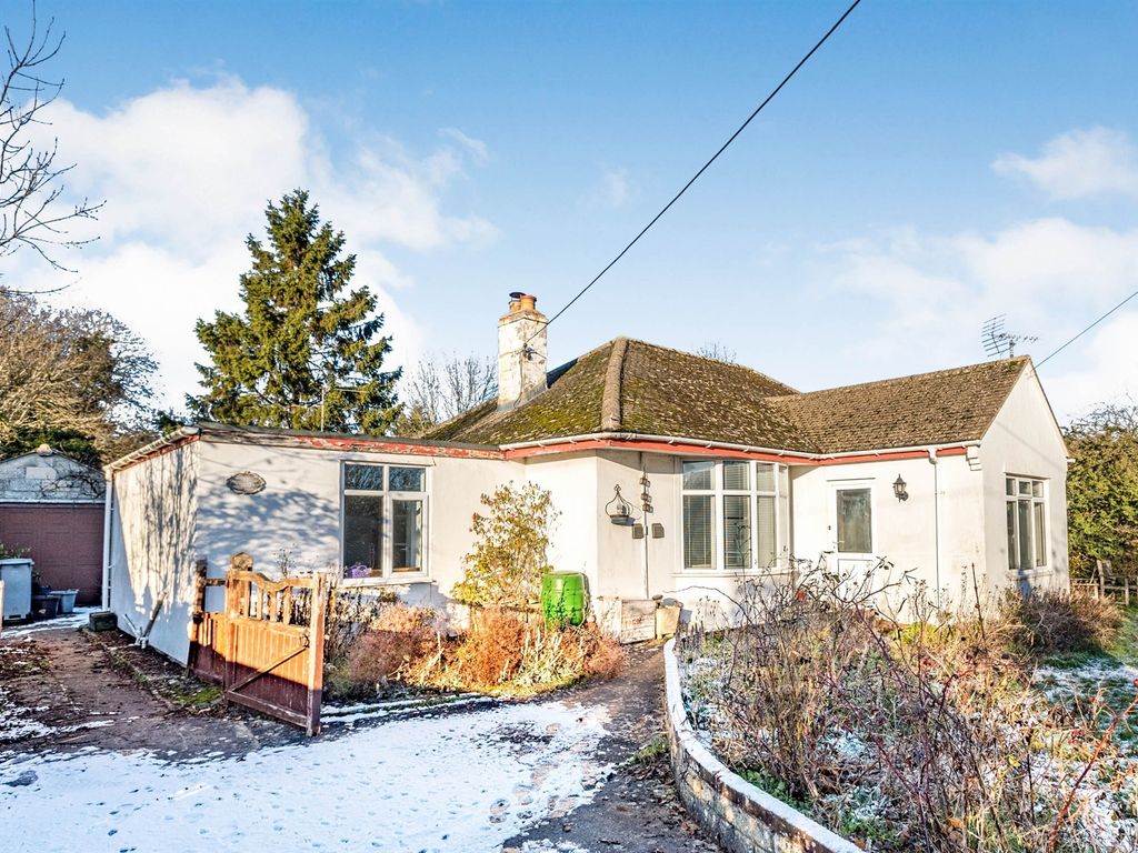 3 bed detached bungalow for sale in Milestone Road, Carterton OX18 Zoopla