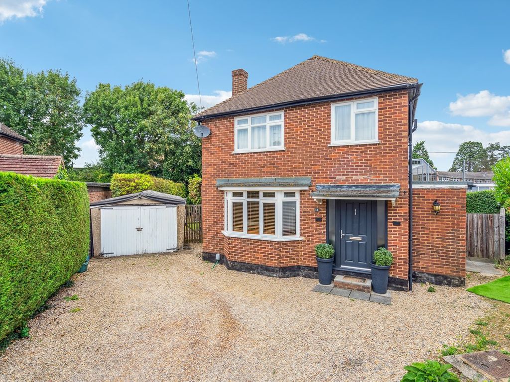 3 bed detached house for sale in Tunmers End, Chalfont St Peter, Gerrards Cross SL9, £925,000