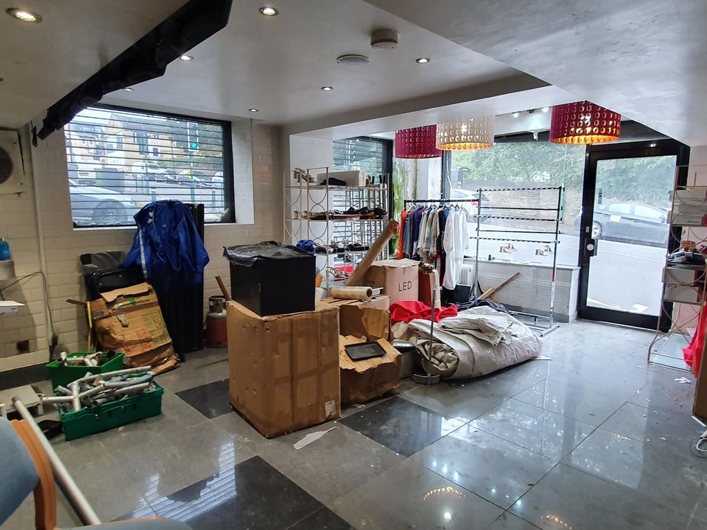 Restaurant/cafe to let in Great Horton Road, Bradford BD7, £13,800 pa