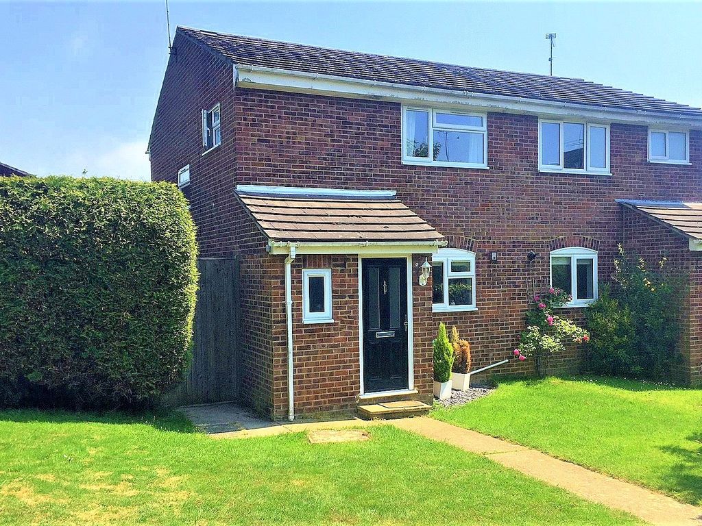 3 bed semidetached house to rent in Aviary Way, Crawley Down, Crawley