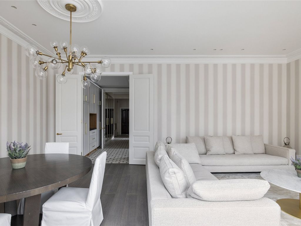 Pont Street, Chelsea, London SW1X  