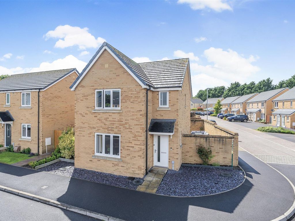 3 bed detached house for sale in Swanmead Drive, Ilminster TA19, £