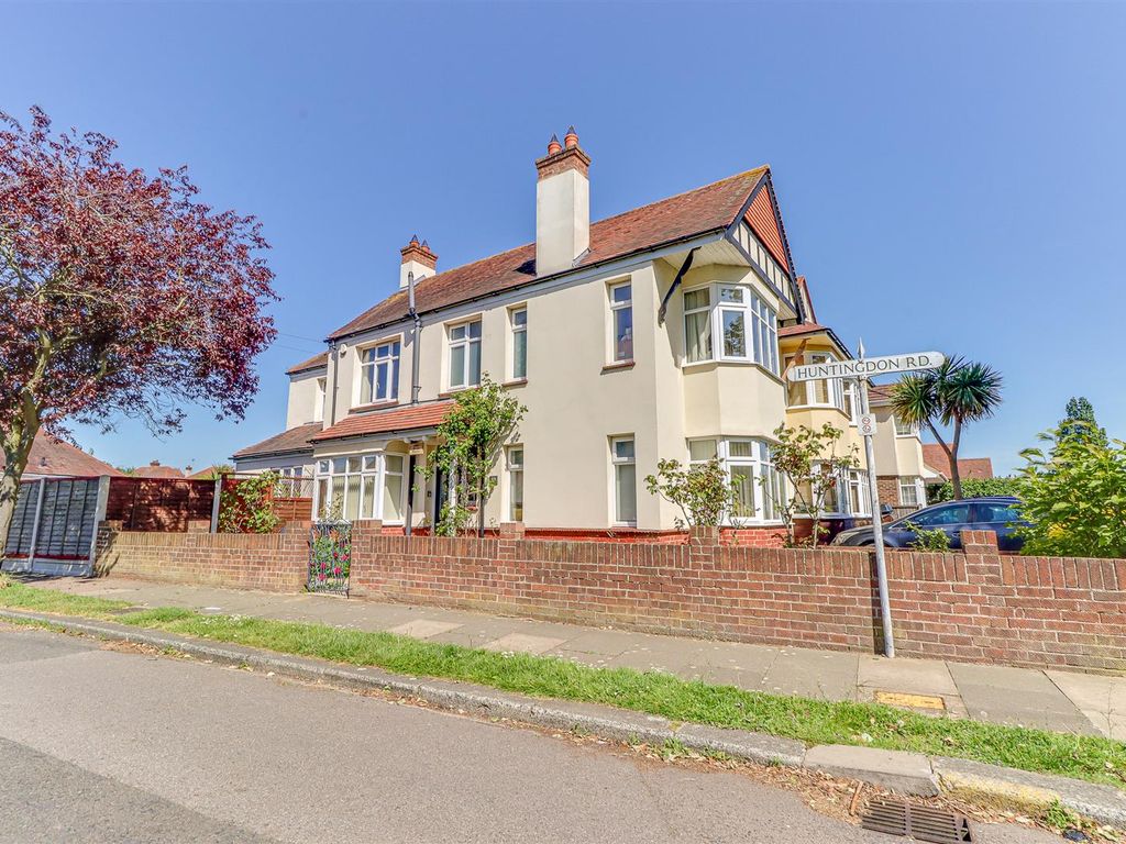 3 bed detached house for sale in Northumberland Crescent, SouthendOn