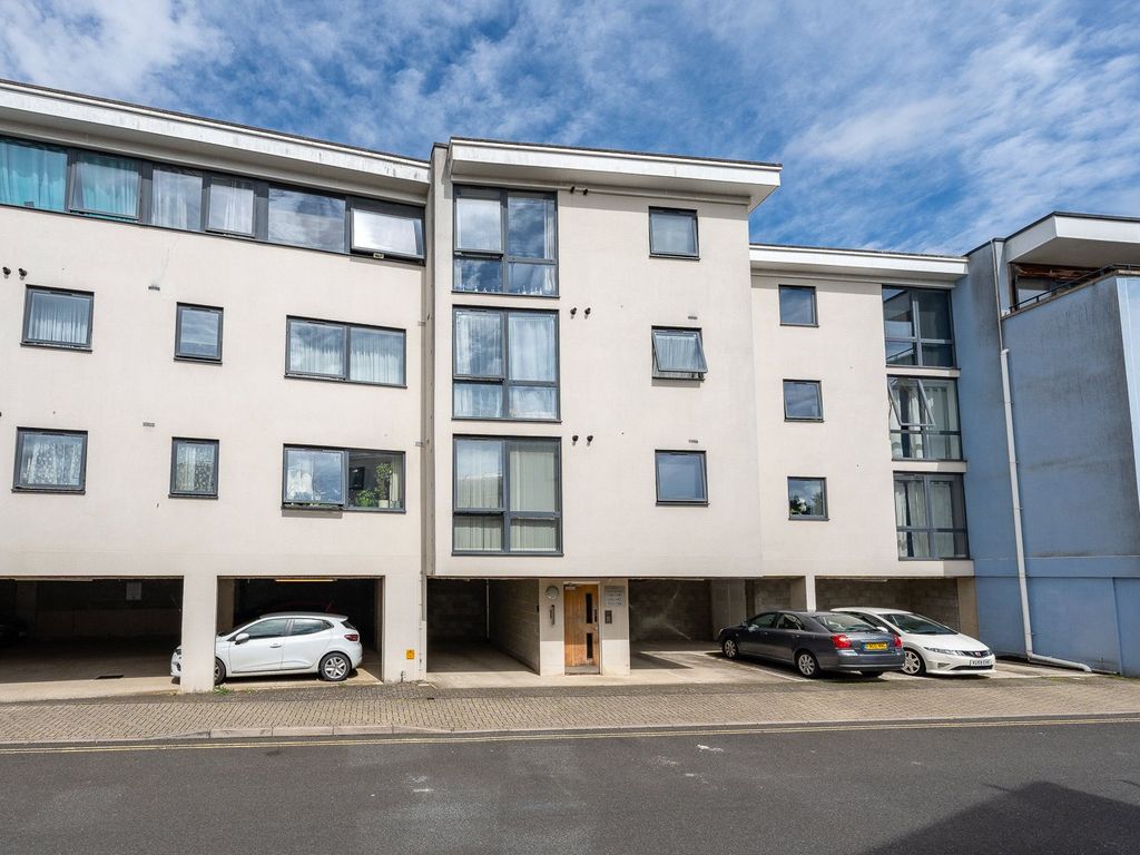 2 bed flat for sale in Clifford Way, Maidstone ME16, £190,000 Zoopla