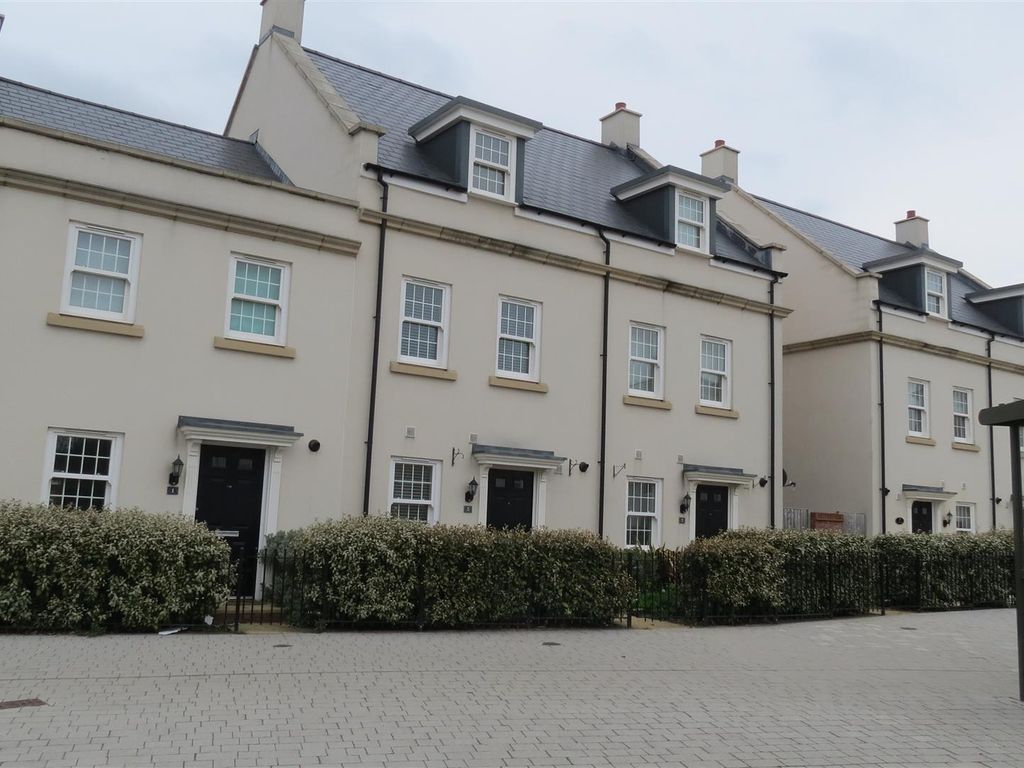 4 bed terraced house to rent in Yew Tree Road, Brockworth, Gloucester