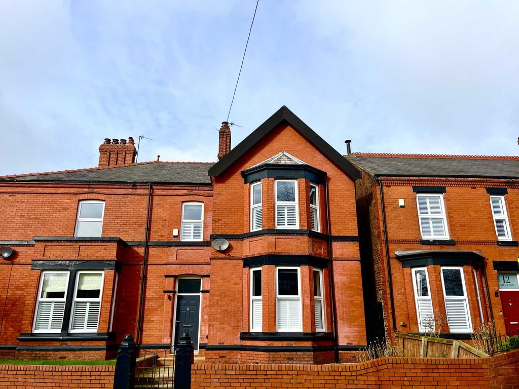 4 bed semidetached house for sale in Kiln Lane, Dentons Green WA10, £