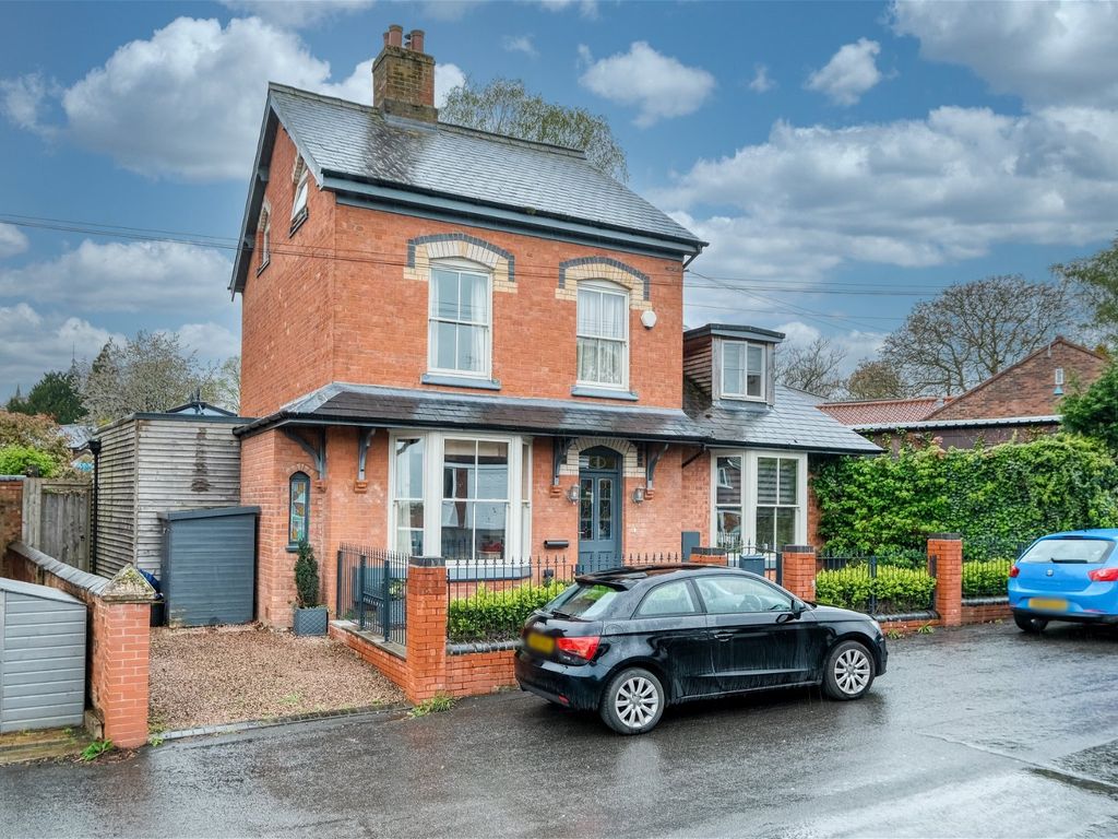 4 bed detached house for sale in Old Station Road, Bromsgrove B60, £