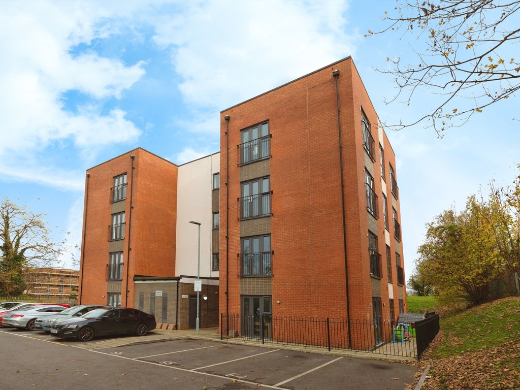 2 bed flat for sale in Barley Close, Greenhithe, Kent DA9, £110,000