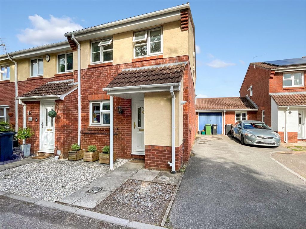 3 bed end terrace house for sale in Bickford Close, Barrs Court