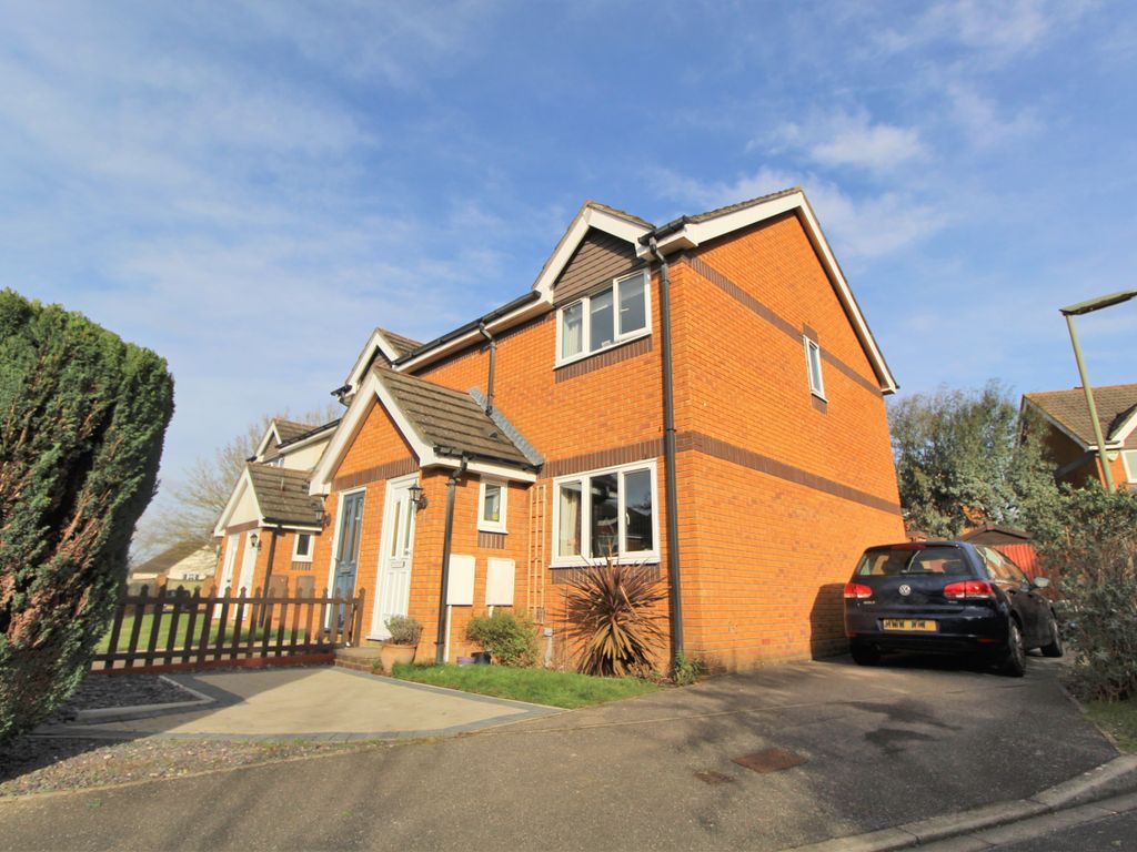 2 bed semidetached house for sale in Bloomfield Close, Knaphill