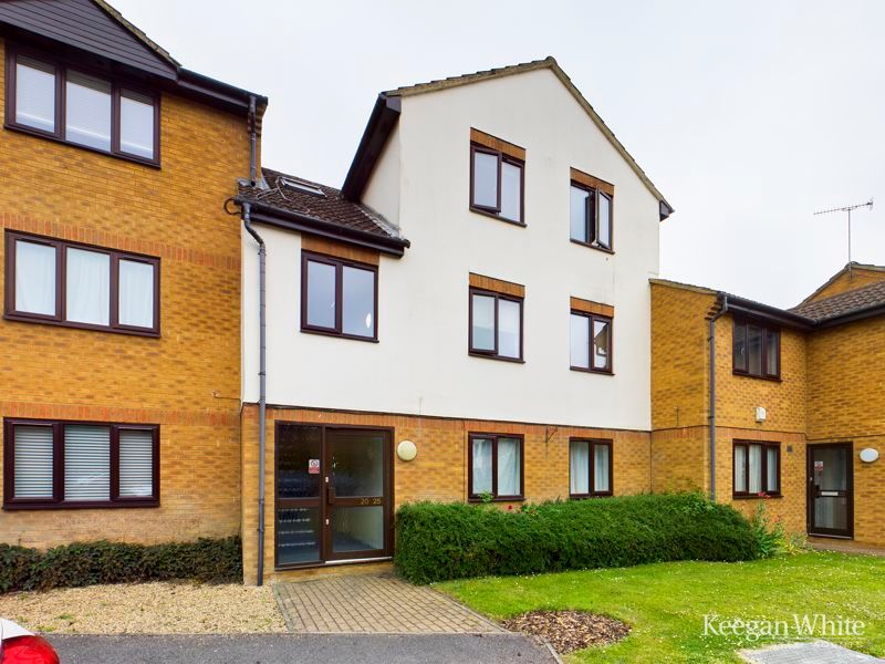 1 bed flat for sale in Knaves Hollow, Wooburn Moor, High HP10