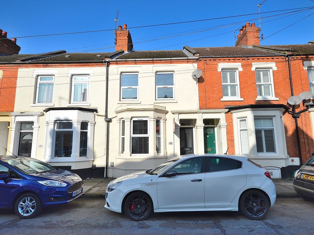 3 bed terraced house for sale in Ivy Road, Northampton NN1, £260,000