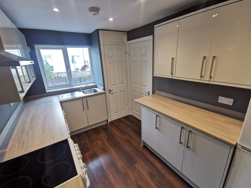 3 bed end terrace house to rent in Bakewell Gardens, Gamesley, Glossop