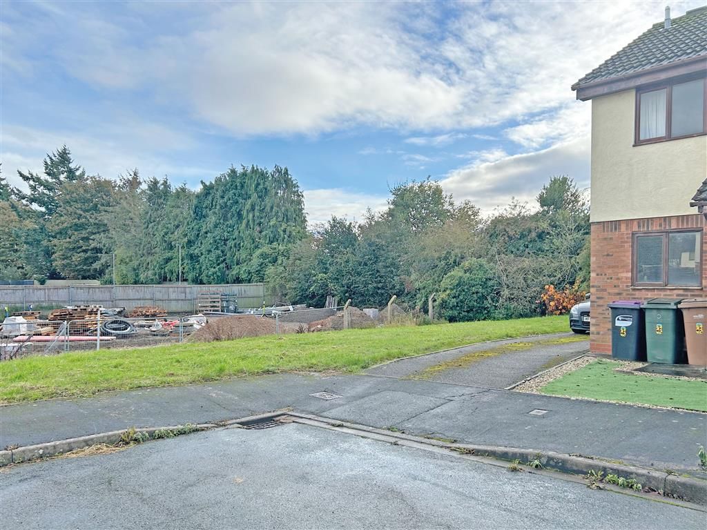 Land for sale in Victoria Green, Oswestry SY11, £20,000 Zoopla